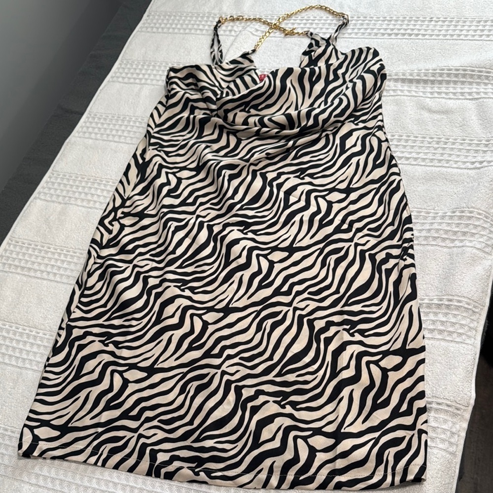 Guess Black and White Sheath Cocktail Dress